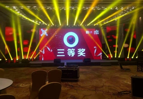 P3.91mm ইন্ডোর LED স্ক্রীন ওয়েডিং স্টেজ 1/16 Scan 65410 Pixels 1200Hz