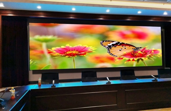 ইনডোর SMD ফাইন পিচ ছোট পিক্সেল LED ডিসপ্লে 600nits 1000cd/ M2 সম্প্রচারের জন্য